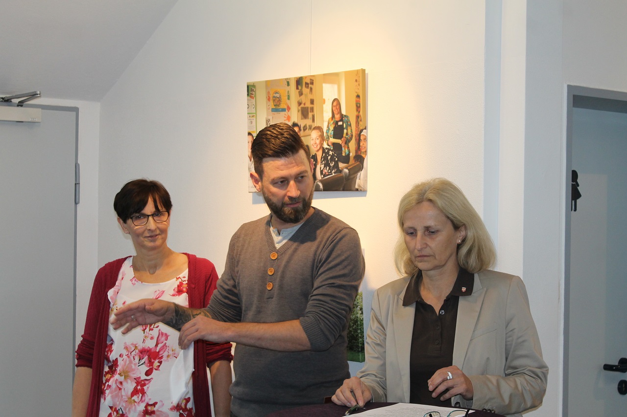 Foto der Eröffnungsreden mit Meike Moog-Steffens, Oliver Hofmann und Ulrike Schloo